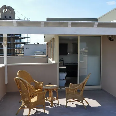 B&B Cagliari Apartments דירה *